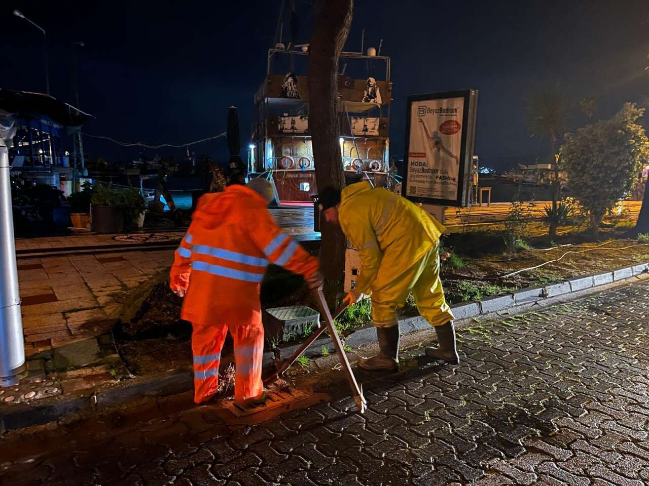 Milas Belediyesi Ekipleri Yoğun Yağışta Gece Boyunca Sahadaydı 4